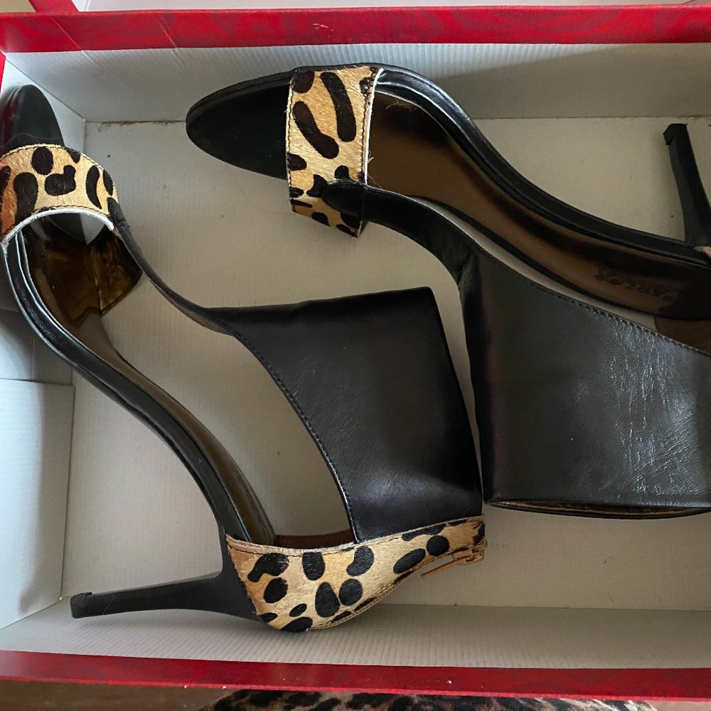 Gorgeous, Sexy Carlos Santana "Dorado" Black Leather / leopard heels